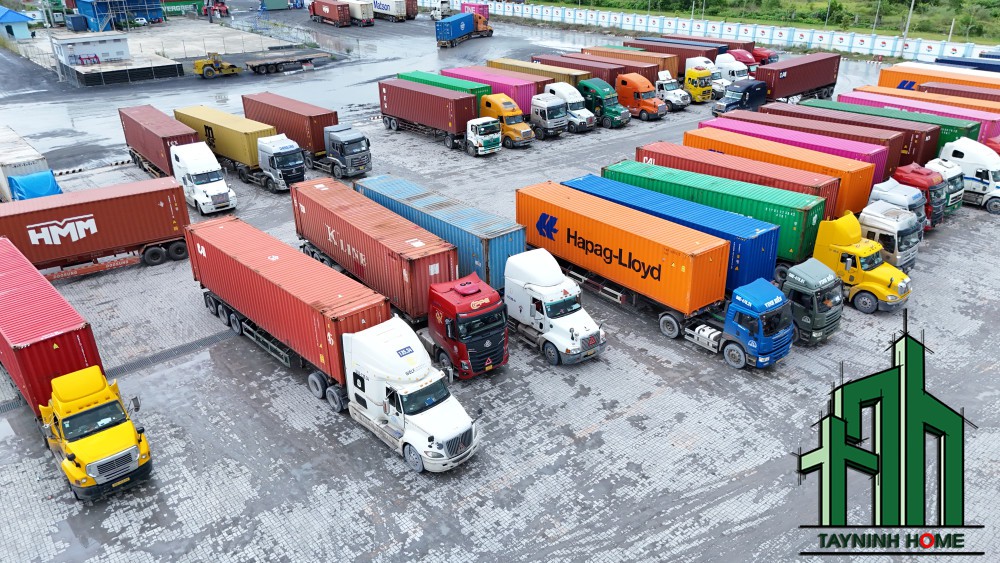 Theo công bố của Bộ Xây dựng, Cảng cạn Tân Cảng - Mộc Bài (giai đoạn 1) được xây dựng tại Khu kinh tế cửa khẩu Mộc Bài, quy mô 5ha, năng lực thông qua 50.000 TEU/năm